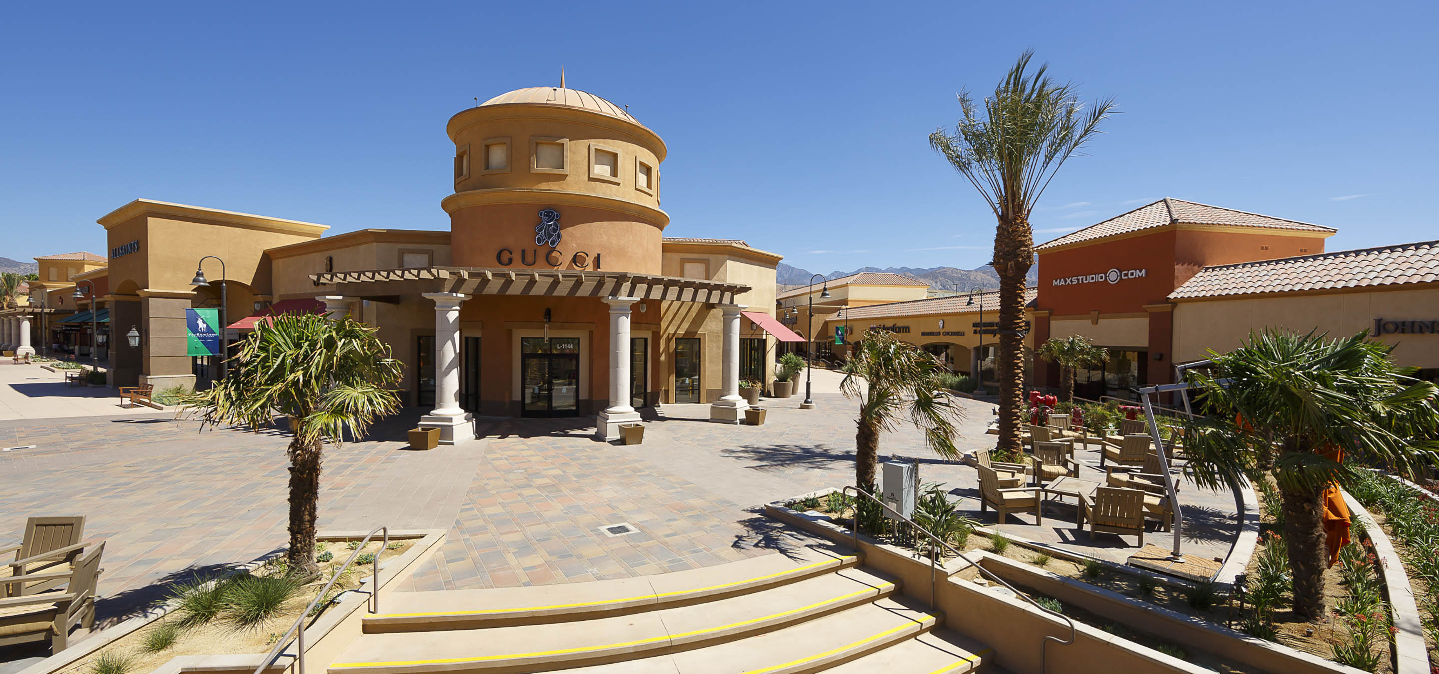 Desert Hills Premium Outlets Pictures and Photos